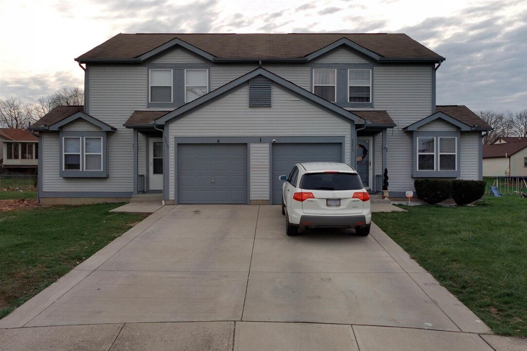 7213 Feather Ct in Reynoldsburg, OH - Building Photo