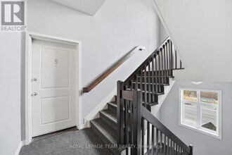 10 Prestige Cir in Ottawa, ON - Building Photo - Building Photo