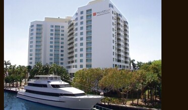 2670 E Sunrise Blvd, Unit Hotel Condo Near Beach in Fort Lauderdale, FL - Building Photo - Building Photo