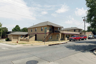 901-911 E Brooks St in Norman, OK - Building Photo - Building Photo