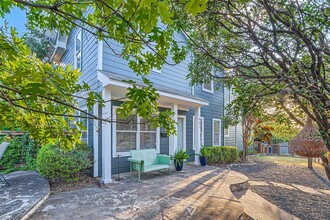 401 W Johanna St in Austin, TX - Building Photo - Building Photo