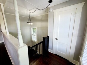 5734 Worth St in Dallas, TX - Foto de edificio - Building Photo