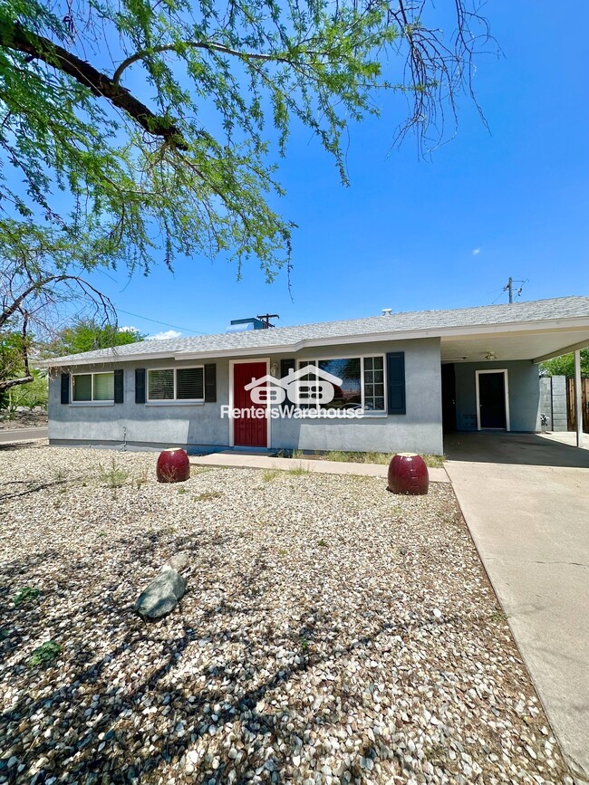 property at 1002 E Griswold Rd