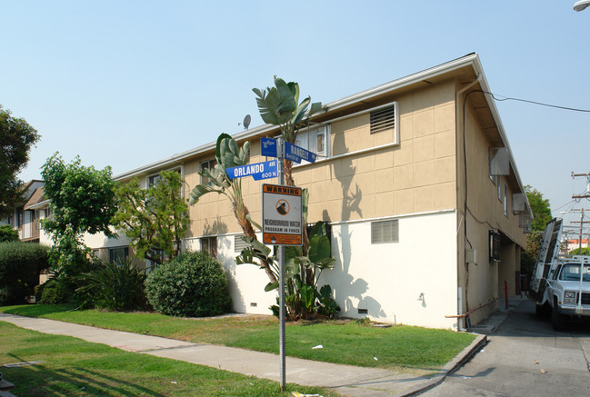 629 N Orlando Ave in Los Angeles, CA - Foto de edificio - Building Photo