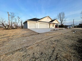 3805 Creswell Dr in Joplin, MO - Building Photo