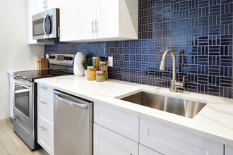 Bloom at Cherry Creek in Glendale, CO - Foto de edificio - Building Photo