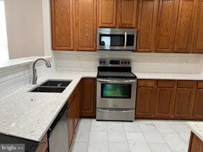 16919 Four Seasons Dr in Montclair, VA - Building Photo - Building Photo