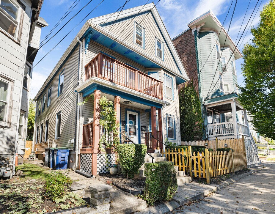 31 Cameron Ave, Unit 2 in Somerville, MA - Building Photo