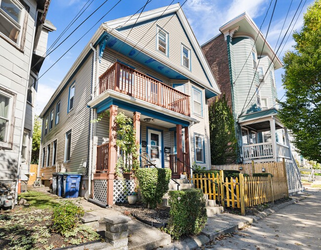 31 Cameron Ave, Unit 2