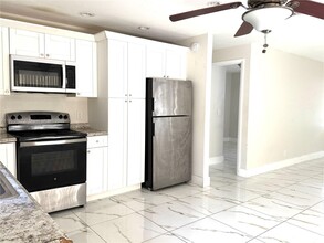 1945 Pierce St in Hollywood, FL - Building Photo - Building Photo