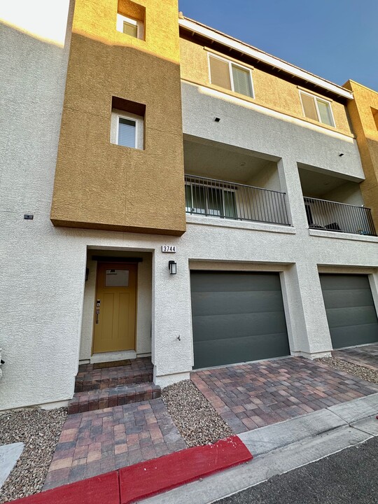 3744 Brilliant Sunset St in Las Vegas, NV - Building Photo