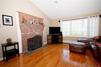 9 Ledgewood Ct in Norwich, CT - Building Photo - Building Photo