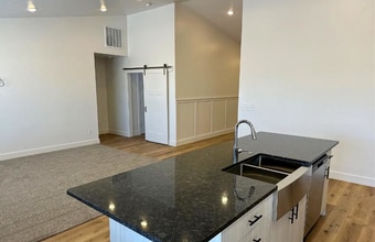 523 W 1150 N in Logan, UT - Foto de edificio - Building Photo