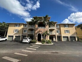 6370 Emerald Dunes Dr, Unit 302 in West Palm Beach, FL - Building Photo