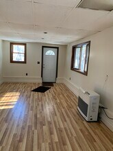 99 Betts Rd in Rochester, NH - Foto de edificio - Building Photo