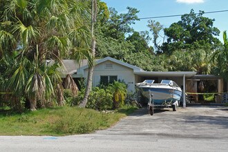 1570 NE 34th Ct in Oakland Park, FL - Building Photo - Building Photo