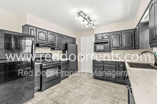 property at 916 Linda Dr