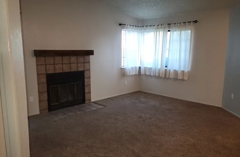 79 Hermes Cir in Sacramento, CA - Building Photo - Building Photo