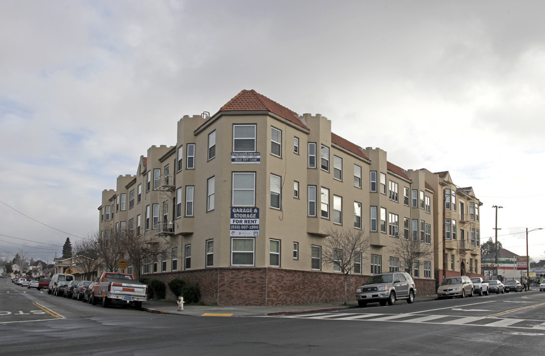 Kensington Gardens in Oakland, CA - Building Photo