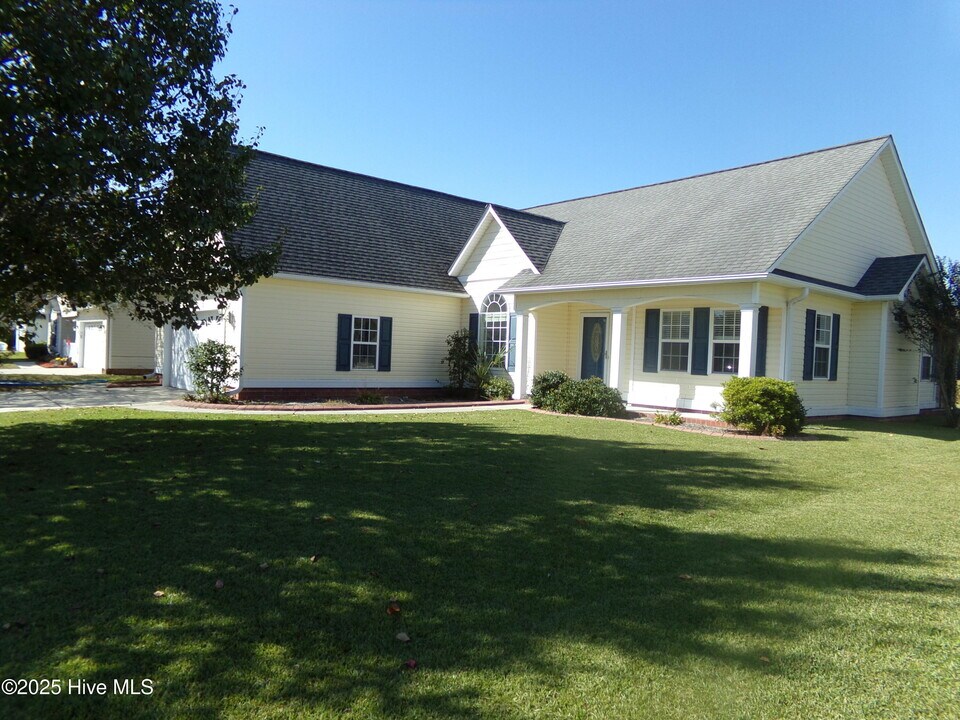 104 Conner Grant Rd in New Bern, NC - Building Photo