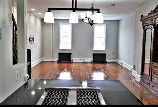 618 E Girard Ave in Philadelphia, PA - Foto de edificio - Building Photo