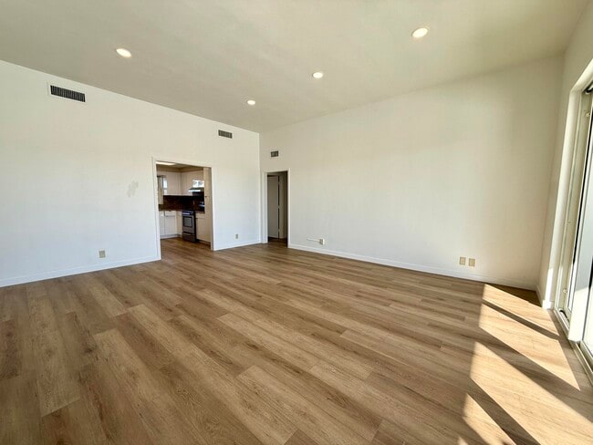 1165 E Atlantic Ave in Delray Beach, FL - Building Photo - Building Photo