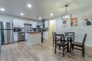 921 S Waverly Dr in Dallas, TX - Building Photo
