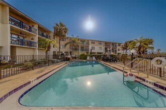 11650 Capri Cir S in Treasure Island, FL - Foto de edificio - Building Photo