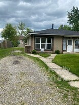 325 E Sheffield Ave in Pontiac, MI - Building Photo