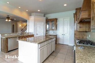 723 La Paloma Rd in Sanger, TX - Foto de edificio - Building Photo