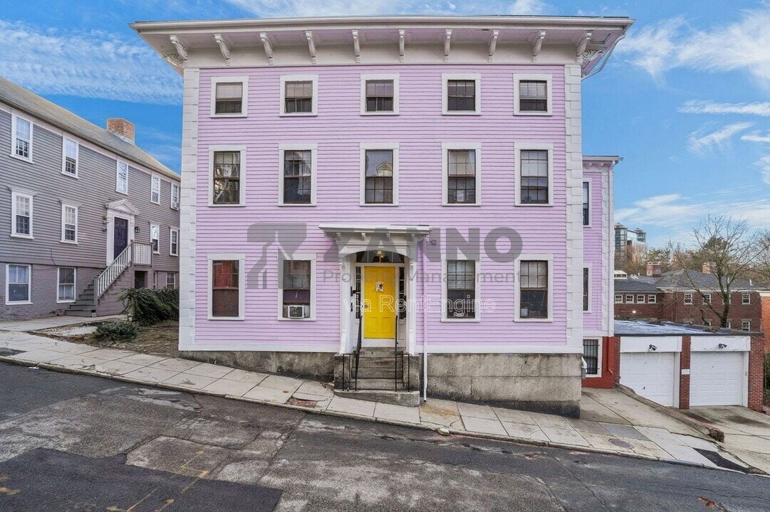 35 Bowen St in Providence, RI - Building Photo