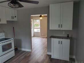 83 Midway Oval in Groton, CT - Building Photo - Building Photo