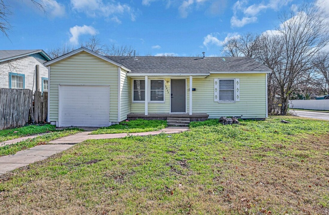 3832 Speight Ave in Waco, TX - Building Photo