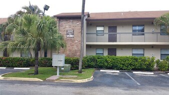 10007 Winding Lake Rd in Sunrise, FL - Building Photo