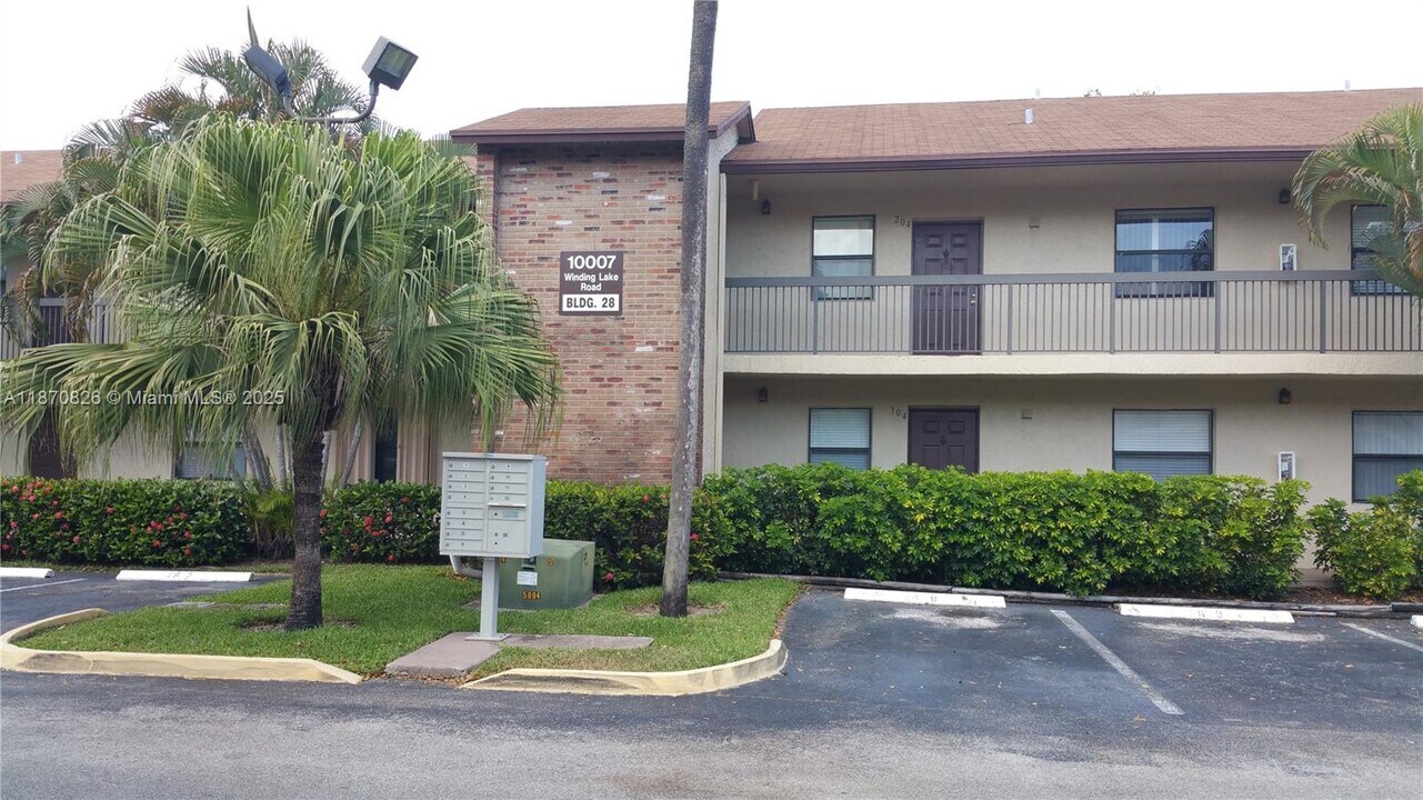 10007 Winding Lake Rd in Sunrise, FL - Building Photo