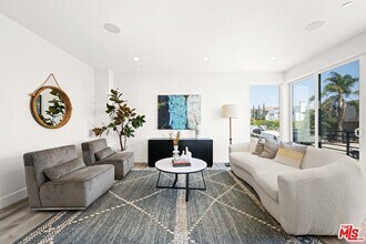 1955 Preuss Rd in Los Angeles, CA - Building Photo - Building Photo