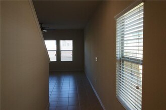 10201 Gertrudis Lp in Austin, TX - Foto de edificio - Building Photo