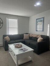 404 Thames St, Unit 3 in Newport, RI - Foto de edificio - Building Photo