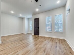 608 Aspen Valley Ln in Dallas, TX - Building Photo - Building Photo