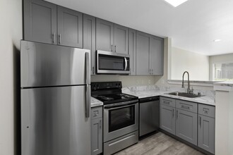 Excalibur Apartment Homes in Bellevue, WA - Foto de edificio - Interior Photo