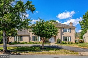 6305 Dunaway Ct in McLean, VA - Building Photo