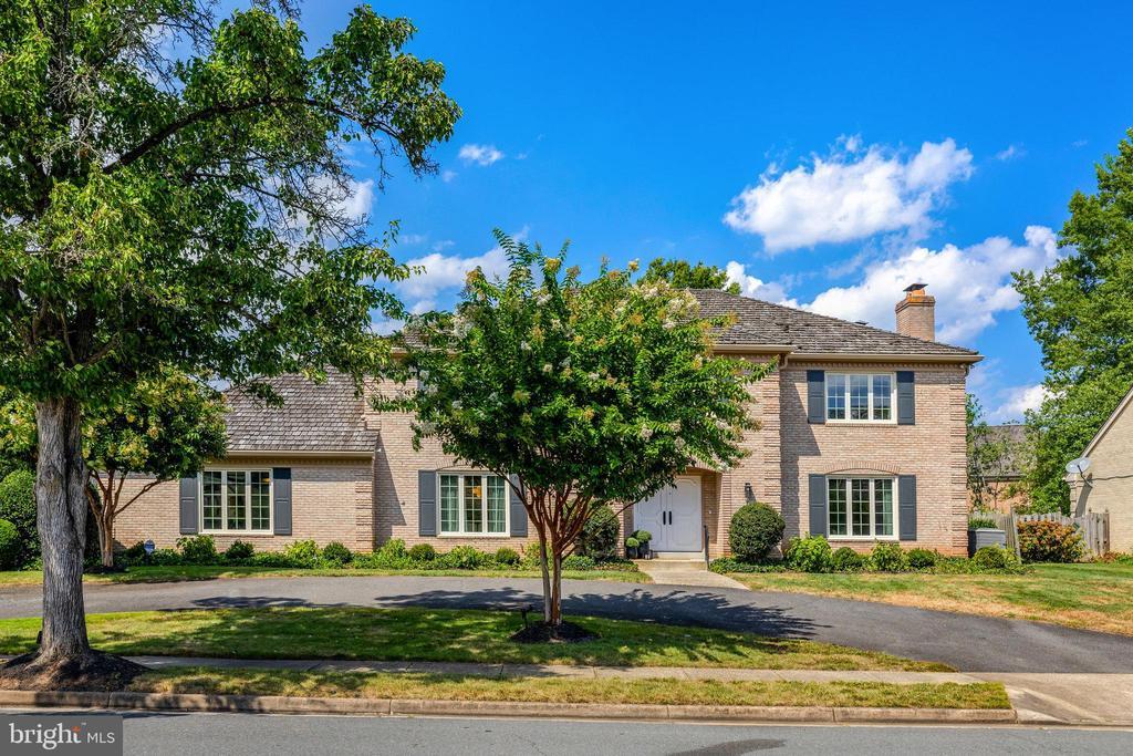 6305 Dunaway Ct in McLean, VA - Building Photo