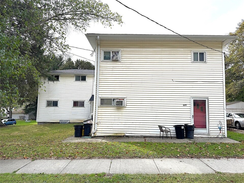 609 N Nanticoke Ave in Endicott, NY - Building Photo