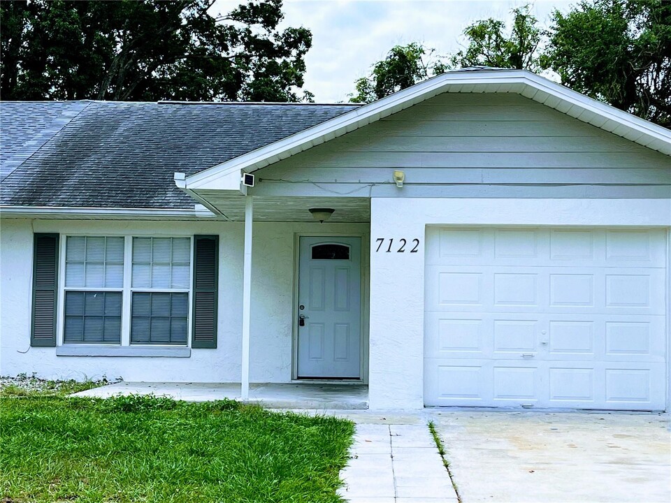 7122 Blue Earth Ct in Orlando, FL - Building Photo