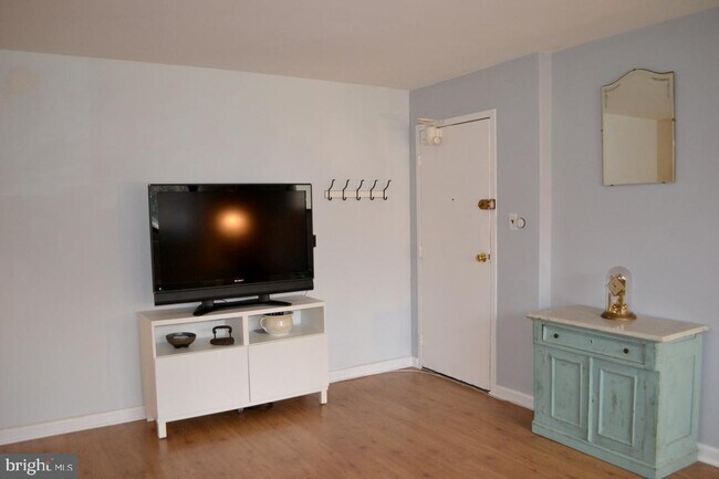 2848 ANNANDALE Rd-Unit -A13 in Falls Church, VA - Building Photo - Building Photo