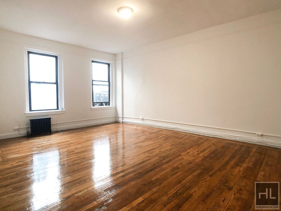 East 58TH ST in New York, NY - Building Photo