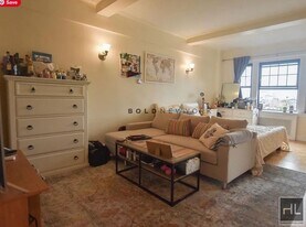 Christopher Street, Unit 8C in New York, NY - Building Photo