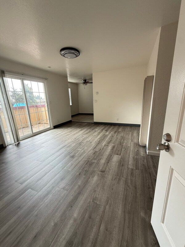 103 E Lewelling Blvd, Unit Unit # 11 upstairs in San Lorenzo, CA - Building Photo - Building Photo