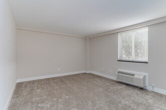 Whitney Apartments in Claymont, DE - Foto de edificio - Interior Photo