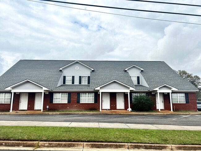608 Elm St in Troy, AL - Building Photo - Building Photo